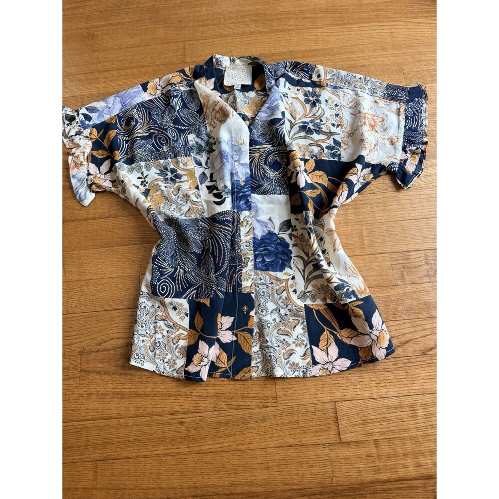 EUC Johnny Was Womans 100% Silk Ivory Leo Patchwork Print Button Down Blouse XXS